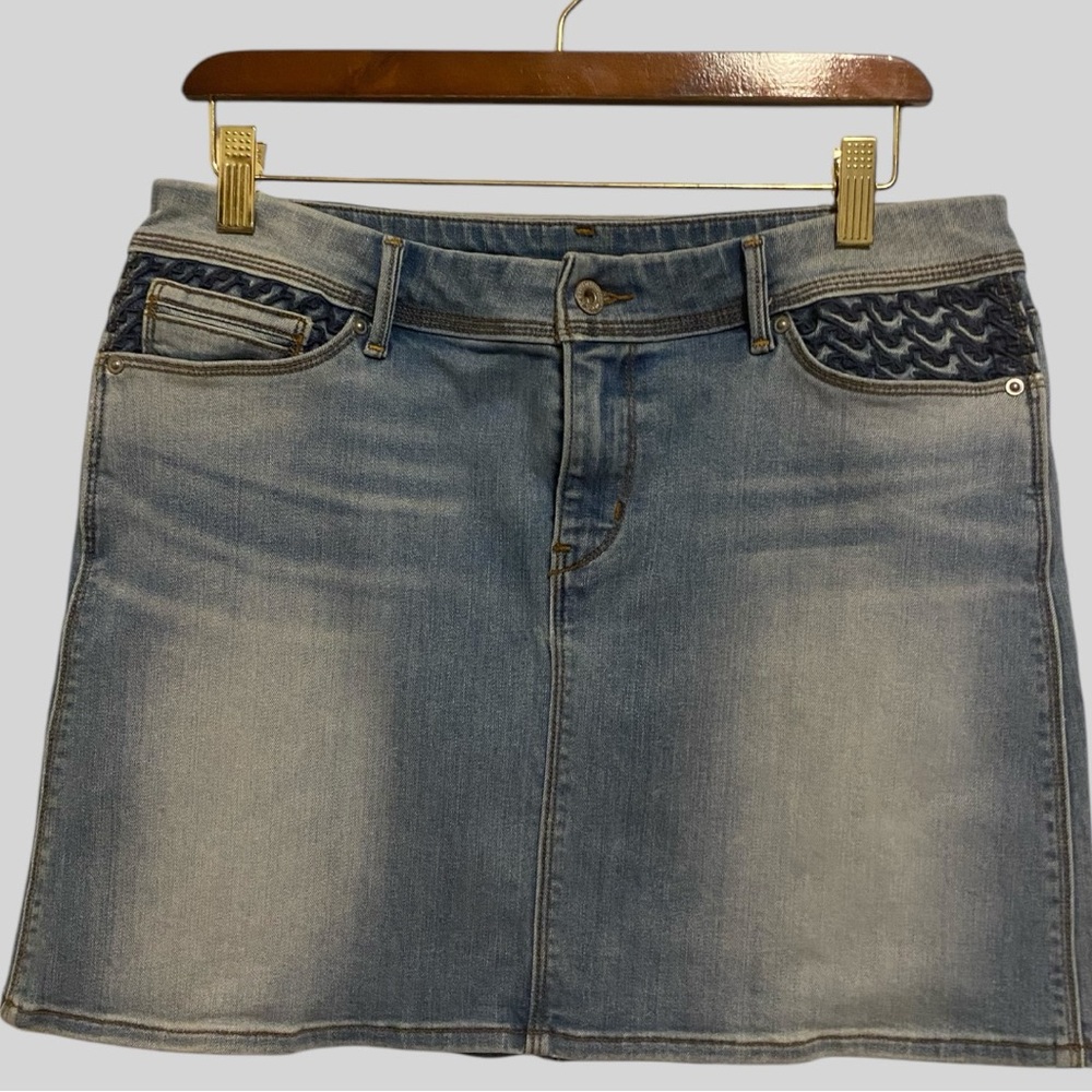 Levi’s blue jean skirt size 8